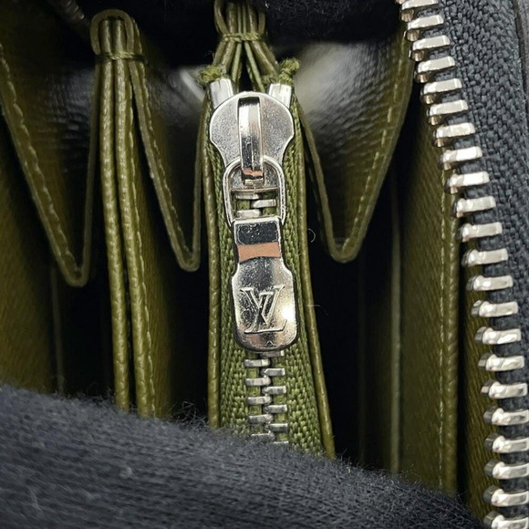 LOUIS VUITTON Black Monogram Wallet - Picture 13 of 14